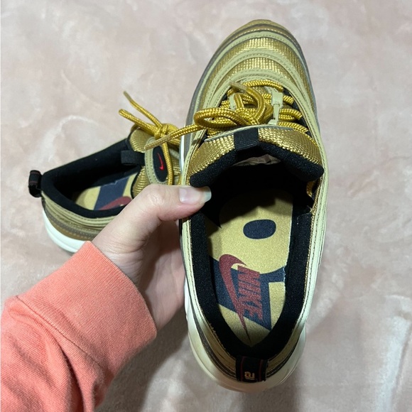 Nike - Picture 3 of 4